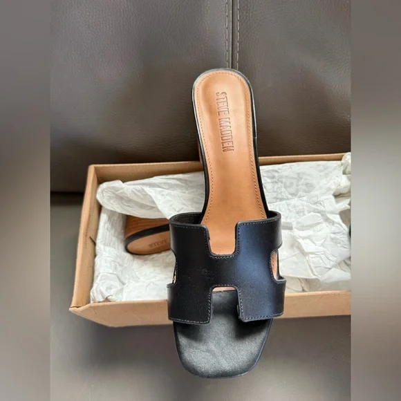 Steve Madden Black Block Heel Slide Sandals. Size 8 - Picture 3 of 7